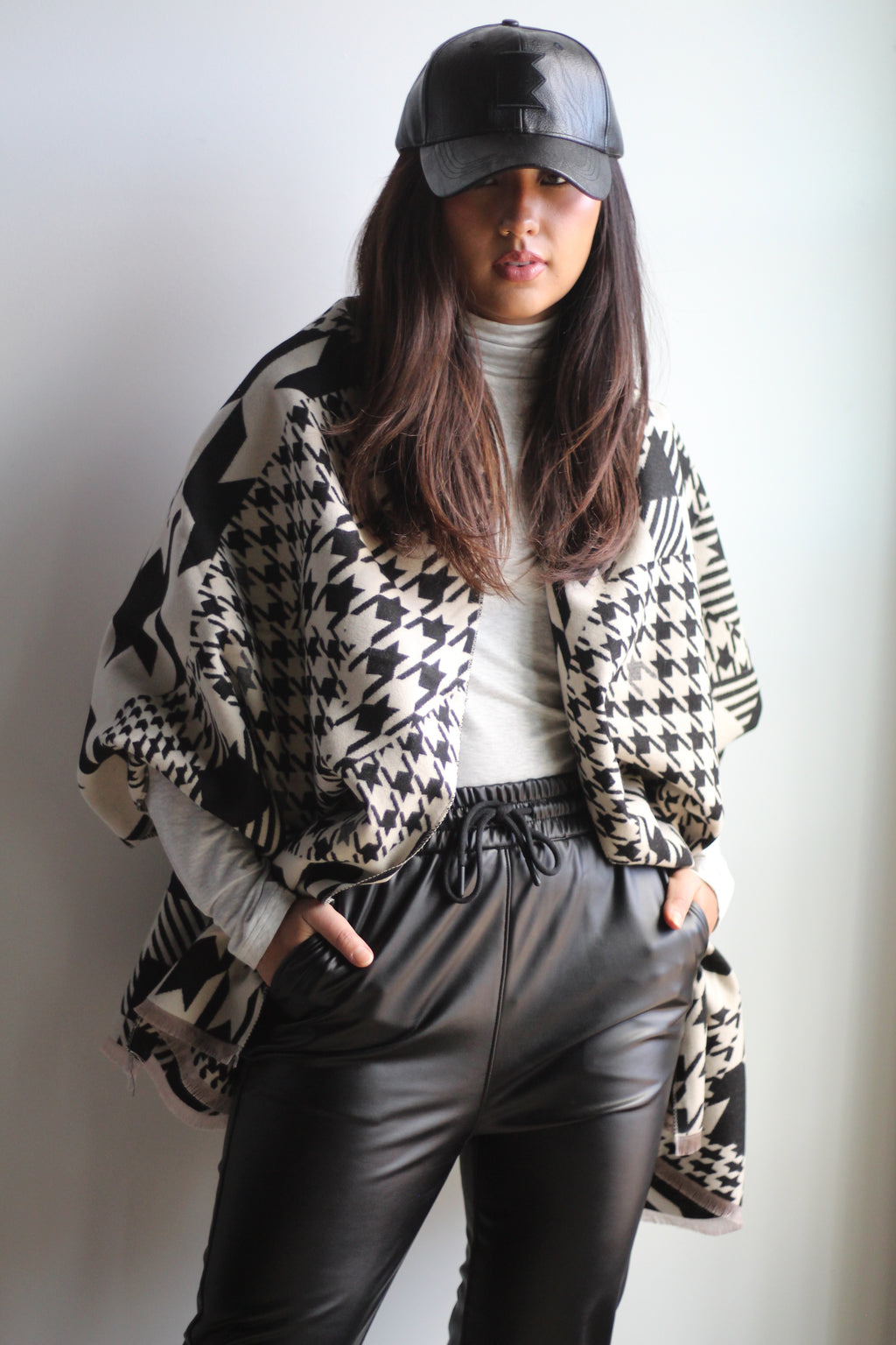Houndstooth Scarf - Black/Cream