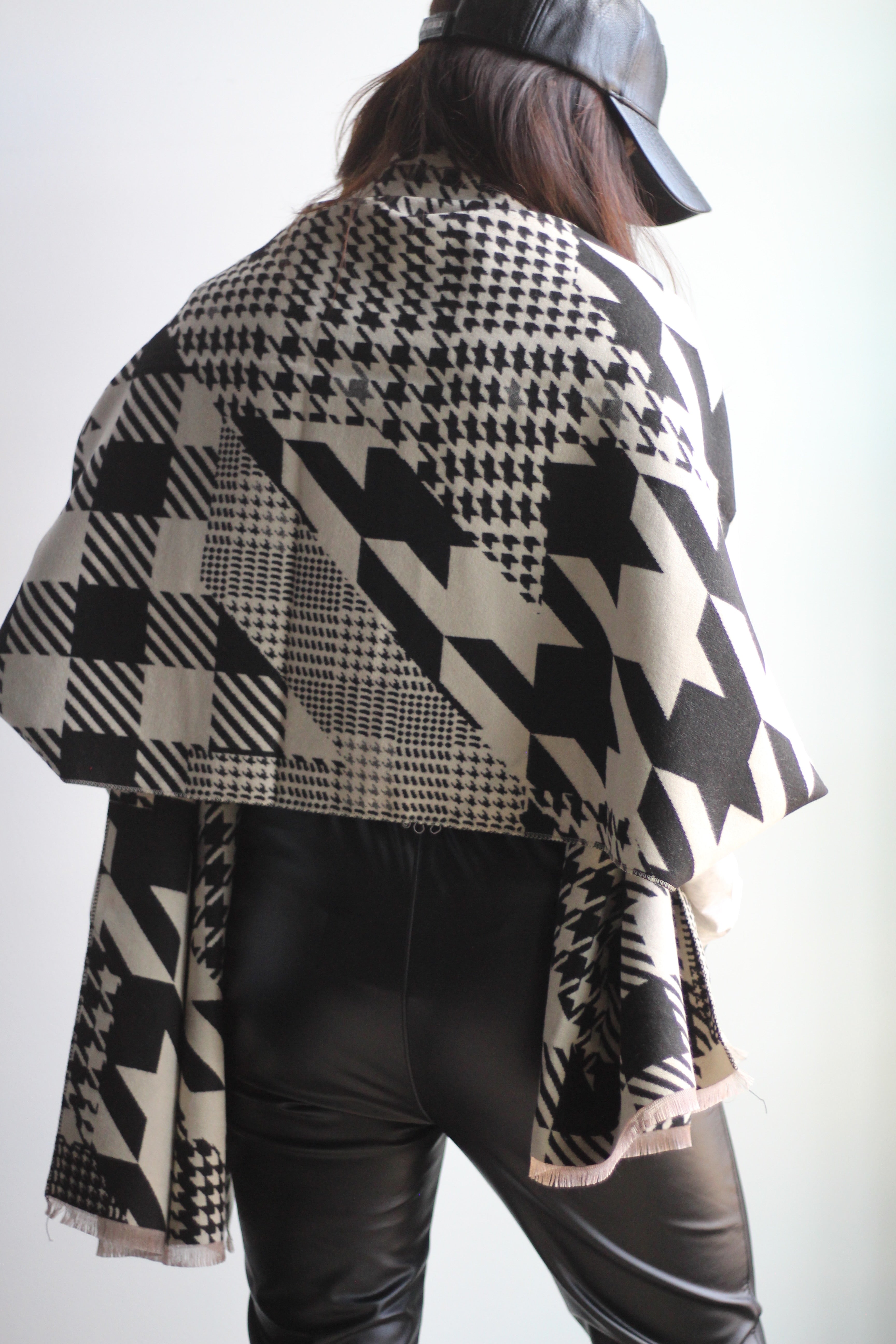 Houndstooth Scarf - Black/Cream