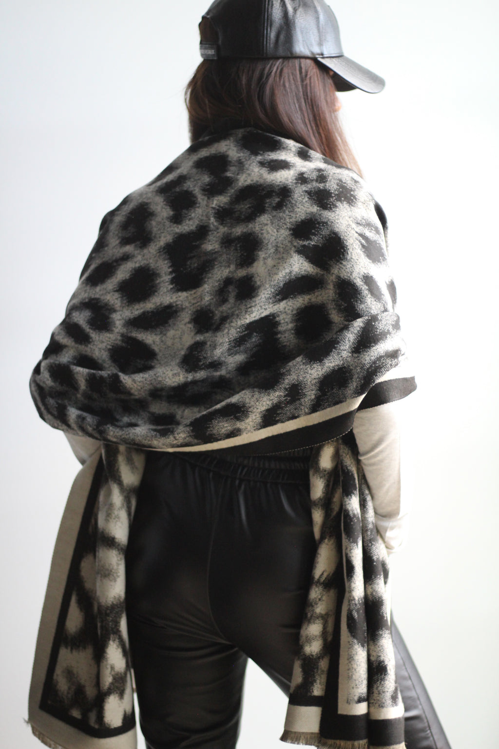 Leopard Scarf - Black/Cream